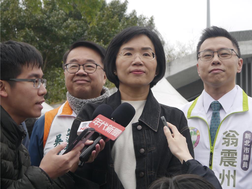 民进党“立委”苏巧慧(前) 民进党“立委”苏巧慧(前)