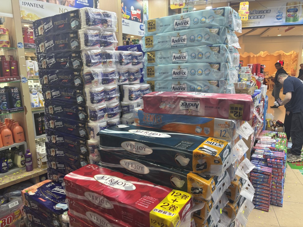 油价急升导致运输成本上涨,有传纸巾会加价。 油价急升导致运输成本上涨,有传纸巾会加价。