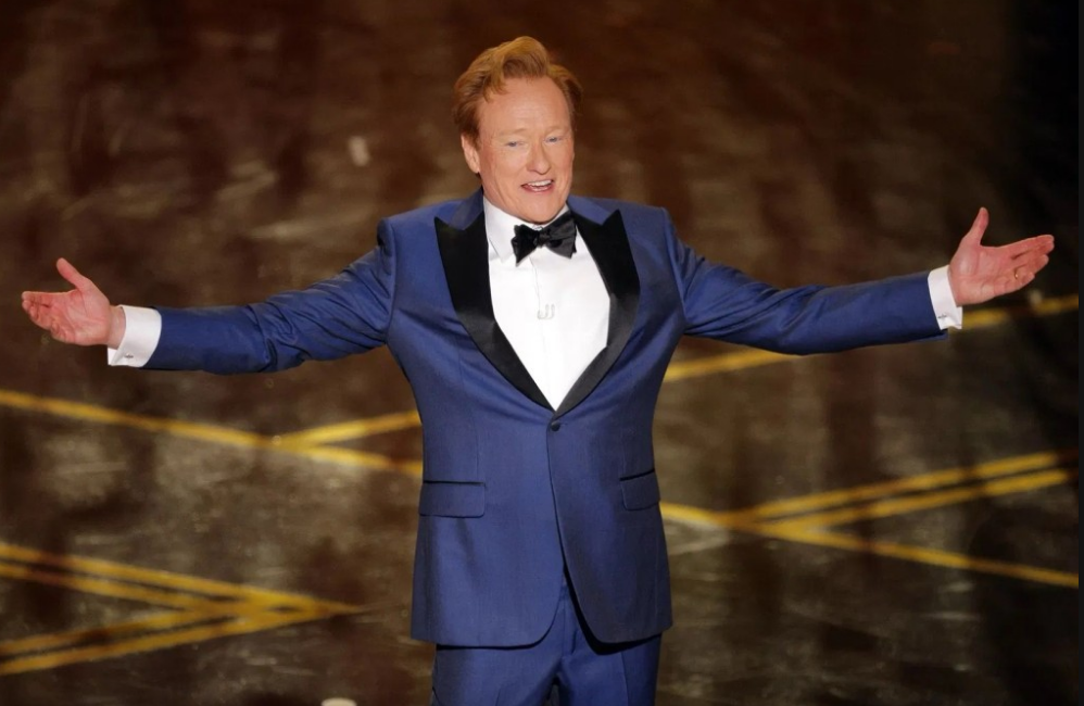 名嘴Conan O’Brien今年继续担任主持,他不忘嘲讽添麦菲查洛美。 名嘴Conan O’Brien今年继续担任主持,他不忘嘲讽添麦菲查洛美。