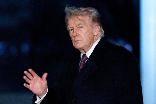 美媒AXIOS 15日披露,美国总统特朗普及官员周末忙着和盟国通话,试着组建“霍尔木兹联盟”,以疏通霍尔木兹海峡。 美媒AXIOS 15日披露,美国总统特朗普及官员周末忙着和盟国通话,试着组建“霍尔木兹联盟”,以疏通霍尔木兹海峡。