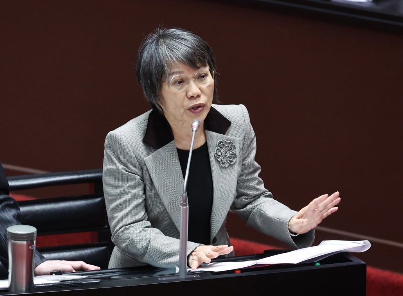 台湾“内政部长”刘世芳17日赴“立法院”备询,与记者发生摩擦,引发争议。 台湾“内政部长”刘世芳17日赴“立法院”备询,与记者发生摩擦,引发争议。