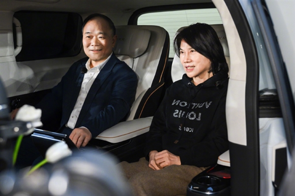 董明珠回应提车极氪009:世界汽车看中国 中国汽车看吉利