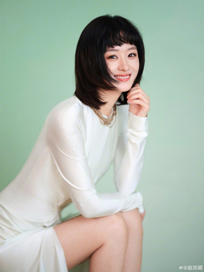 赵丽颖挑战Y2K发型“整头爆改”1 赵丽颖挑战Y2K发型“整头爆改”1