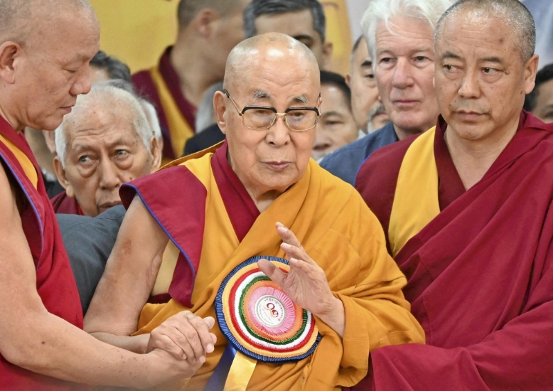 达赖喇嘛名字出现在爱泼斯坦文件上169次。 达赖喇嘛名字出现在爱泼斯坦文件上169次。