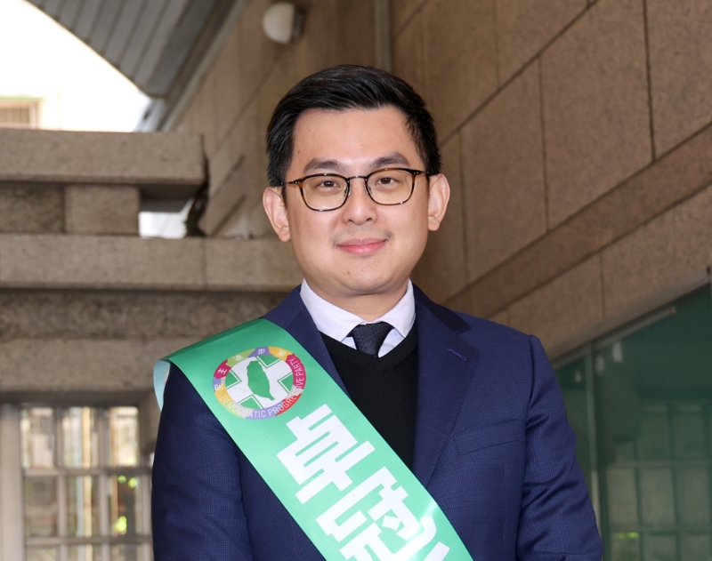 卓冠廷酸李四川曾说绝不参选 卓冠廷酸李四川曾说绝不参选