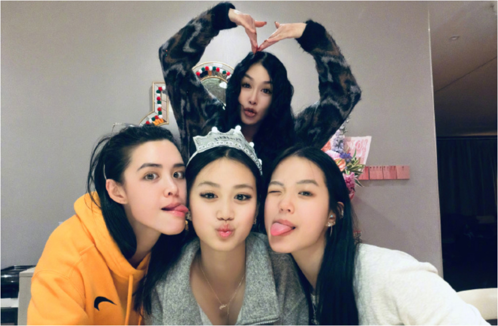 钟丽缇育有3个宝贝女儿。 钟丽缇育有3个宝贝女儿。