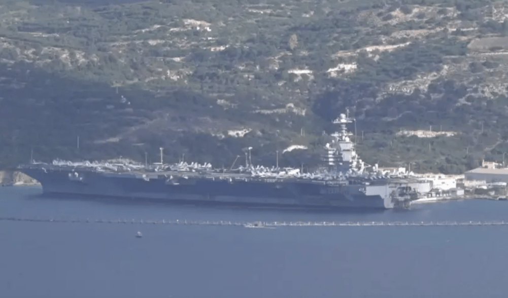 美军最贵航母“福特号”起火撤离战区 美军最贵航母“福特号”起火撤离战区