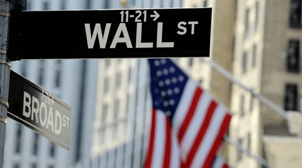 华尔街上调美国衰退预警 华尔街上调美国衰退预警