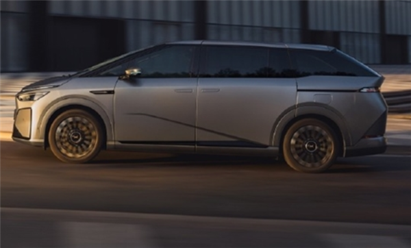 8年补贴即将清零!香港市民连夜抢订国产电动车 现车全面告急