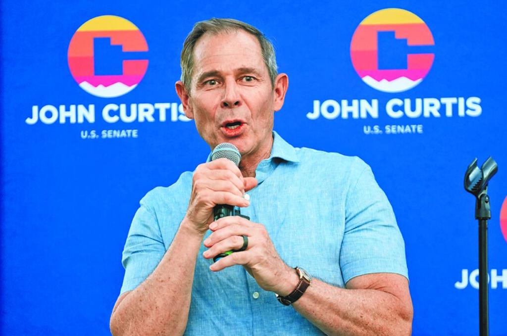 美国联邦参议院外交委员会民主党籍首席议员夏亨(Jeanne Shaheen)与共和党籍参议员匡希恒(John Curtis,图),28日率团展开访台行程。(1) 美国联邦参议院外交委员会民主党籍首席议员夏亨(Jeanne Shaheen)与共和党籍参议员匡希恒(John Curtis,图),28日率团展开访台行程。(1)