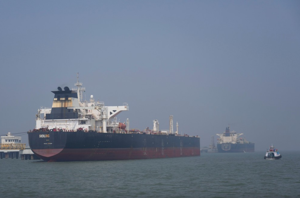 两艘中国货柜船通过霍尔木兹海峡 两艘中国货柜船通过霍尔木兹海峡