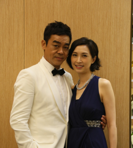 郭蔼明与刘青云是圈中模范夫妻。 郭蔼明与刘青云是圈中模范夫妻。