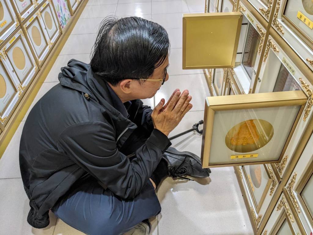 陈水扁曝清明节祭拜父母方式。 陈水扁曝清明节祭拜父母方式。