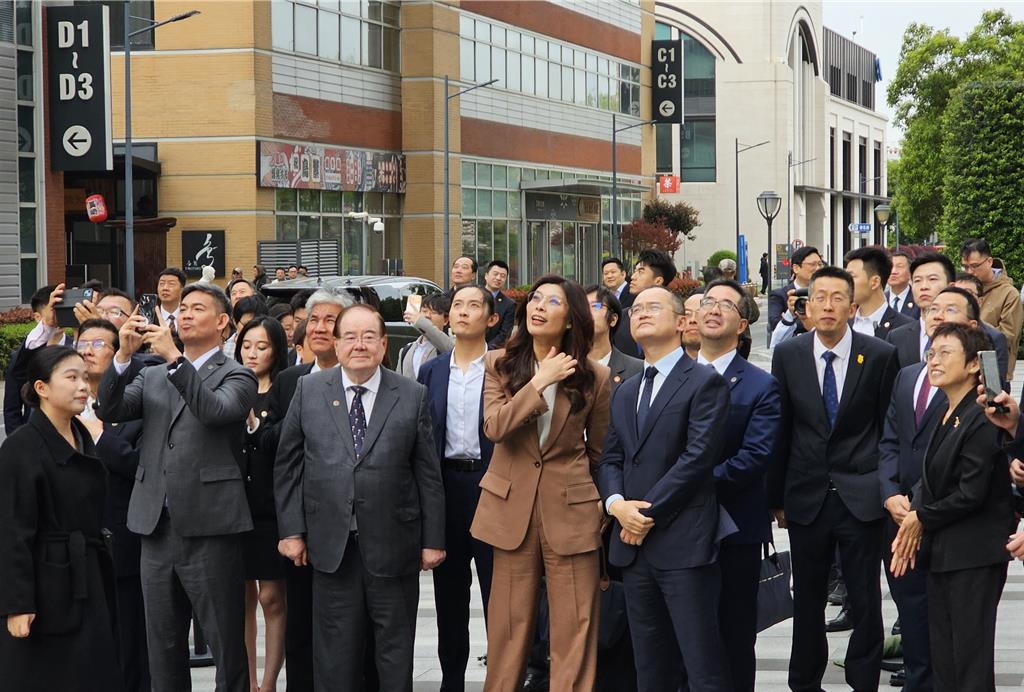 国民党主席郑丽文一行参访上海美团总部 国民党主席郑丽文一行参访上海美团总部