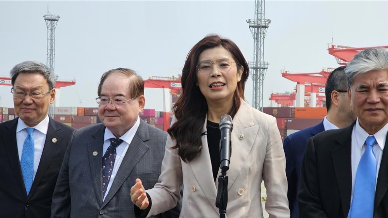 国民党主席郑丽文参访大陆上海洋山港 国民党主席郑丽文参访大陆上海洋山港