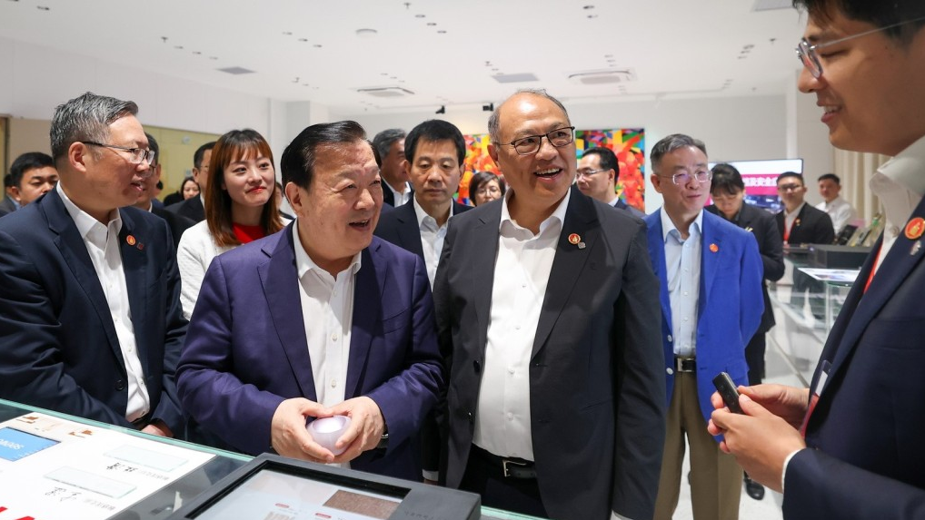 夏宝龙在香港理工大学大亚湾研究院调研。 夏宝龙在香港理工大学大亚湾研究院调研。