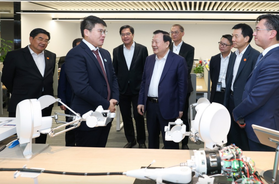 夏宝龙在国宏嘉信资本调研。 夏宝龙在国宏嘉信资本调研。