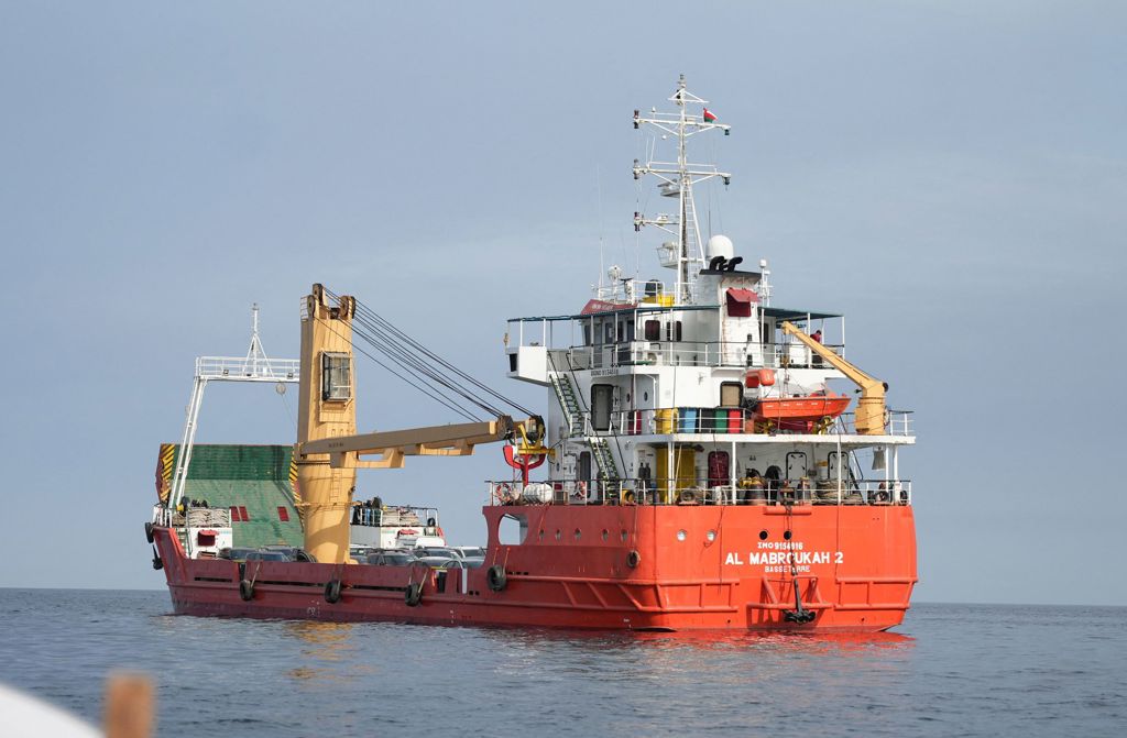 霍尔木兹海峡内的船只,摄于4月12日。 霍尔木兹海峡内的船只,摄于4月12日。