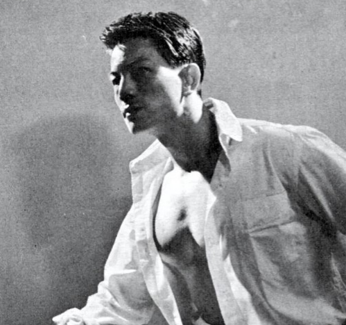 郑雷年轻时身材非常健硕。 郑雷年轻时身材非常健硕。