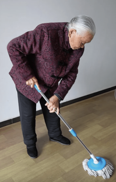 104岁婆婆记忆力超强爱下厨 104岁婆婆记忆力超强爱下厨