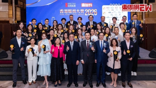 获奖企业代表与主礼嘉宾及颁奖嘉宾齐集台上,共同分享动人时刻。 获奖企业代表与主礼嘉宾及颁奖嘉宾齐集台上,共同分享动人时刻。