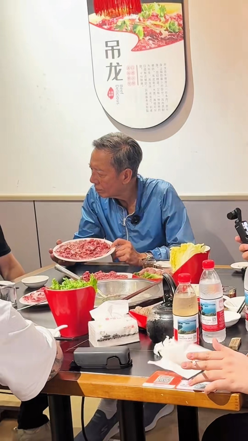 骆应钧在潮州一间牛肉火锅店被捕获。 骆应钧在潮州一间牛肉火锅店被捕获。