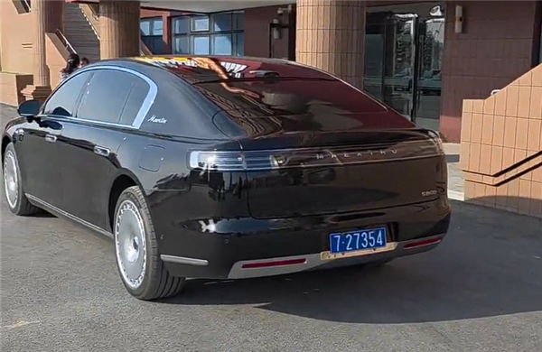 中国百万豪车尊界S800现身朝鲜平壤:车牌号非比寻常