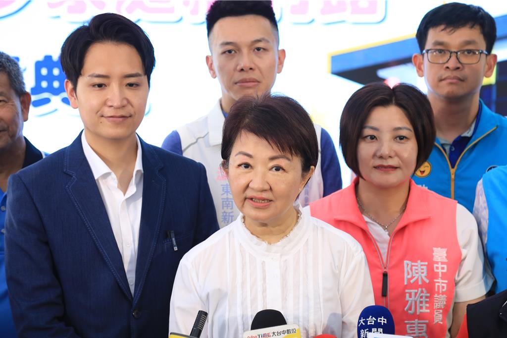 针对国民党“两个太阳”说法,台中市长卢秀燕15日受访指出,只是尽自己的本分。 针对国民党“两个太阳”说法,台中市长卢秀燕15日受访指出,只是尽自己的本分。