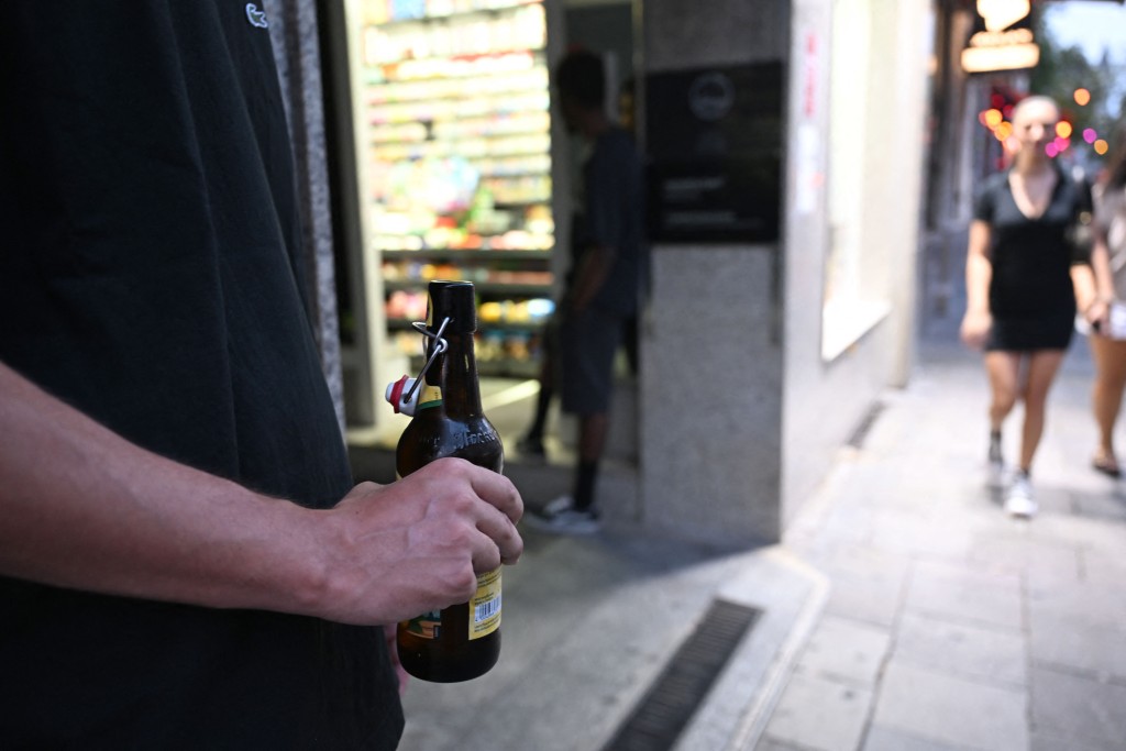 有指霍尔木兹海峡持续封锁,或致英国啤酒短缺。 有指霍尔木兹海峡持续封锁,或致英国啤酒短缺。