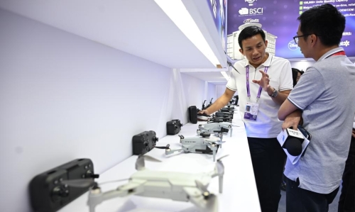 北京全市禁飞禁售无人机,严规冲击市场。 北京全市禁飞禁售无人机,严规冲击市场。