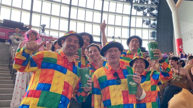 球迷精心打扮入场。 球迷精心打扮入场。