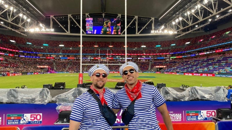 不少球迷精心打扮入场。 不少球迷精心打扮入场。