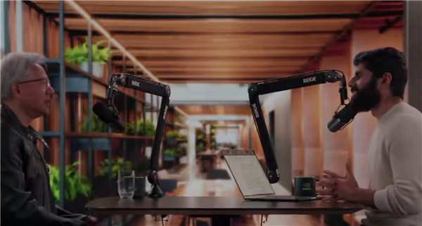 你不是在和一个Loser说话!黄仁勋回应美国对中国禁售芯片情绪失控:太蠢了 完全是失败心态