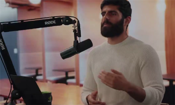 你不是在和一个Loser说话!黄仁勋回应美国对中国禁售芯片情绪失控:太蠢了 完全是失败心态