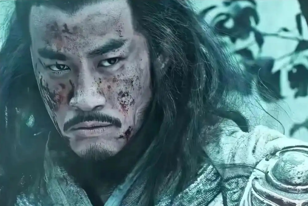 何润东在《楚汉传奇》中饰演项羽时满脸泥污的粗犷形象。 何润东在《楚汉传奇》中饰演项羽时满脸泥污的粗犷形象。