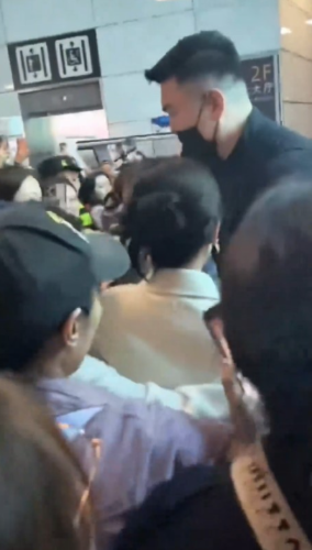 有网民指赵雅芝的人身安全受威胁。 有网民指赵雅芝的人身安全受威胁。