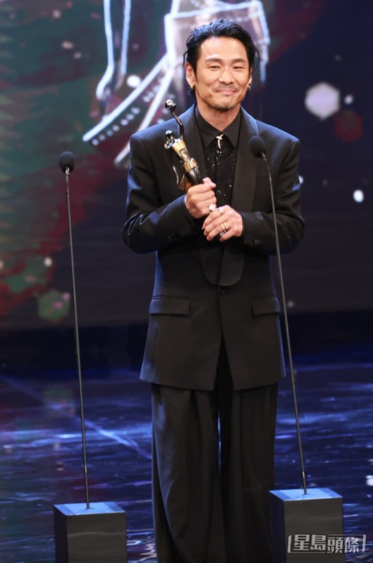 杜德伟获得金像奖“最佳男配角”。 杜德伟获得金像奖“最佳男配角”。