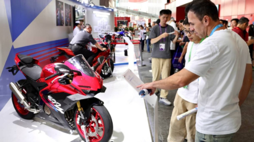 爆红海外首登广交会 爆红海外首登广交会