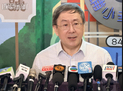 政务司副司长卓永兴会见传媒。 政务司副司长卓永兴会见传媒。