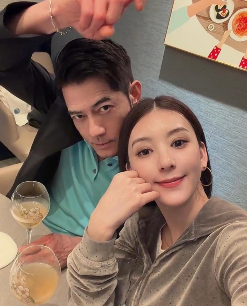 郭富城与方媛结婚后,每到重要节日都会发文放闪。 郭富城与方媛结婚后,每到重要节日都会发文放闪。