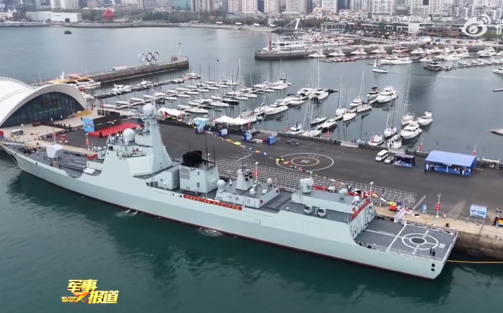台媒罕有获邀到青岛奥帆中心码头,参观大陆军舰。 台媒罕有获邀到青岛奥帆中心码头,参观大陆军舰。