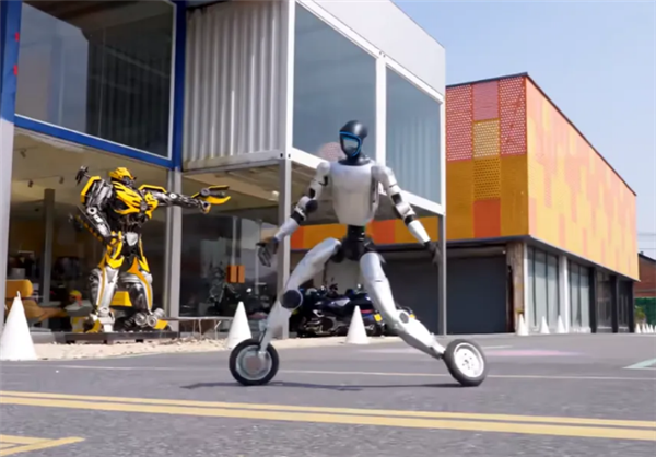宇树人形机器人解锁轮子形态:轮滑、滑冰表演一气呵成