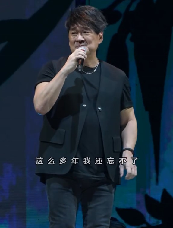 周华健巨腩明显。 周华健巨腩明显。