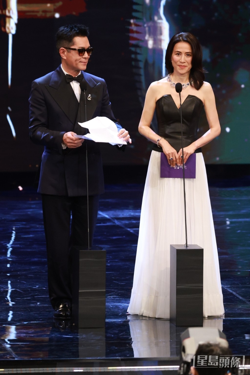 古天乐、宣萱都曾强调不可能发展成情侣,但仍有疯狂CP粉希望二人“戏假真做”。 古天乐、宣萱都曾强调不可能发展成情侣,但仍有疯狂CP粉希望二人“戏假真做”。