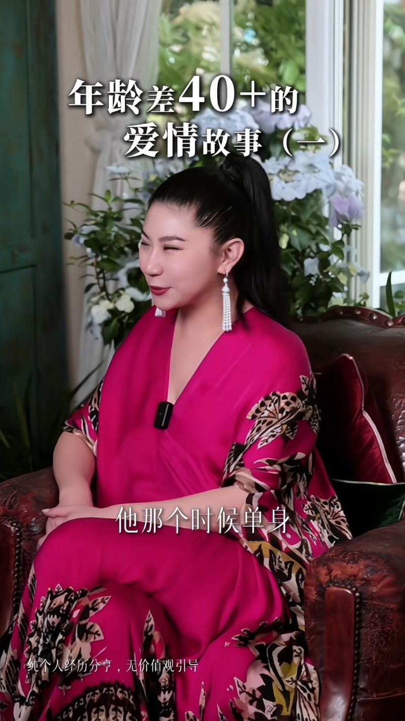 Coco在近日的新影片中,大谈与谢贤相识经过。 Coco在近日的新影片中,大谈与谢贤相识经过。