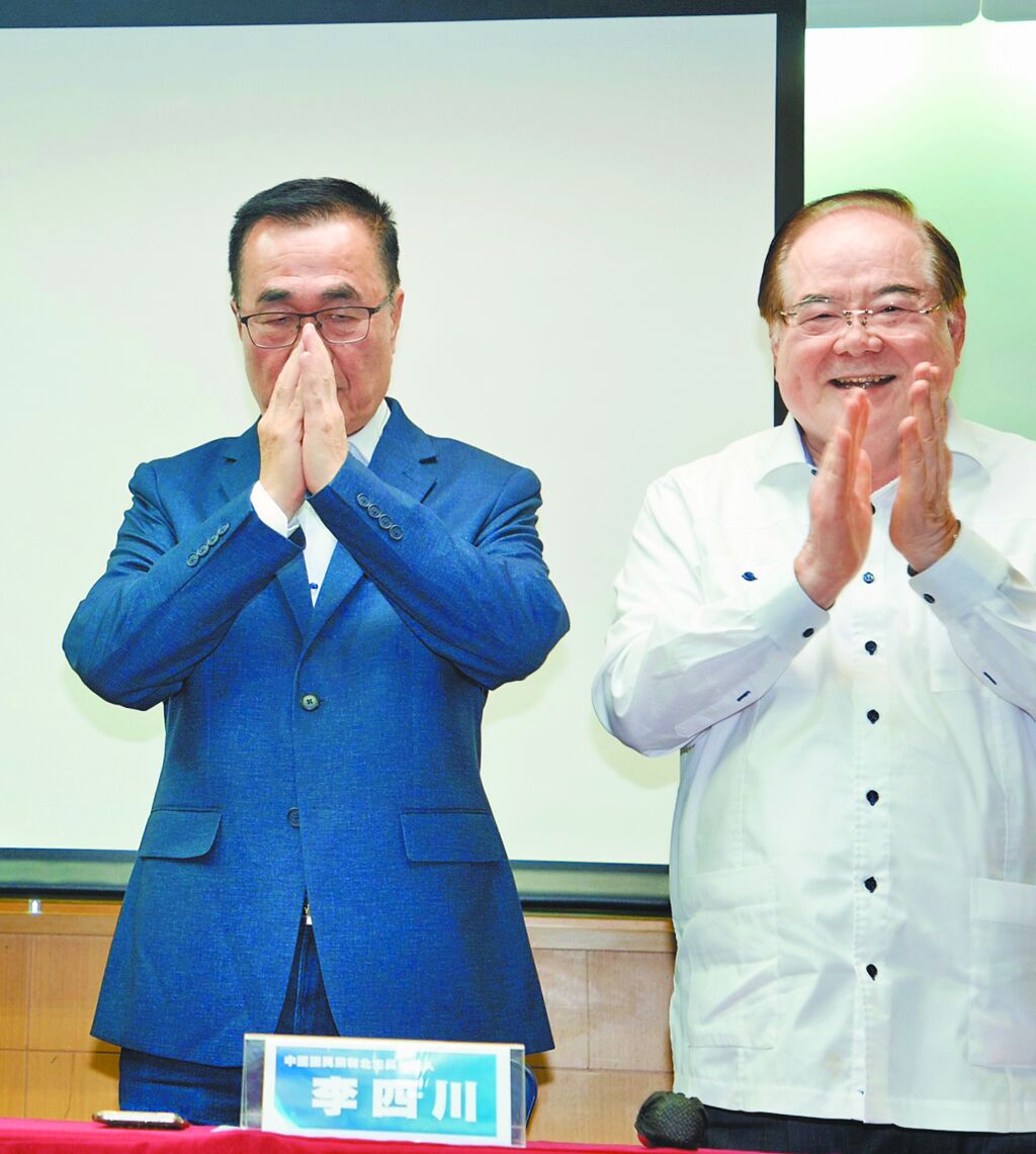 国民党新北市长参选人李四川(左)、国民党秘书长李乾龙(右) 国民党新北市长参选人李四川(左)、国民党秘书长李乾龙(右)