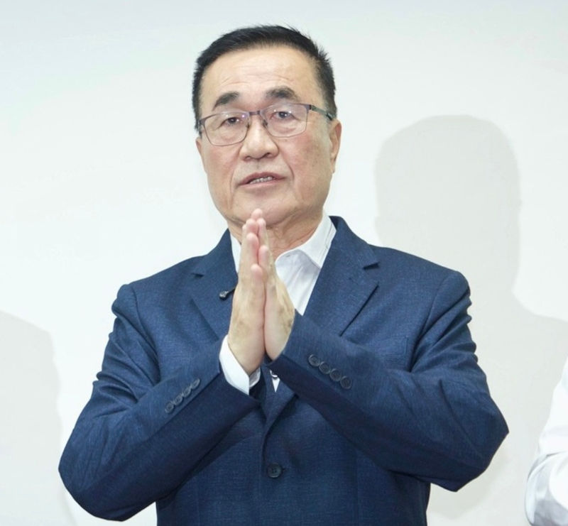 绿营频攻李四川“年龄大” 绿营频攻李四川“年龄大”