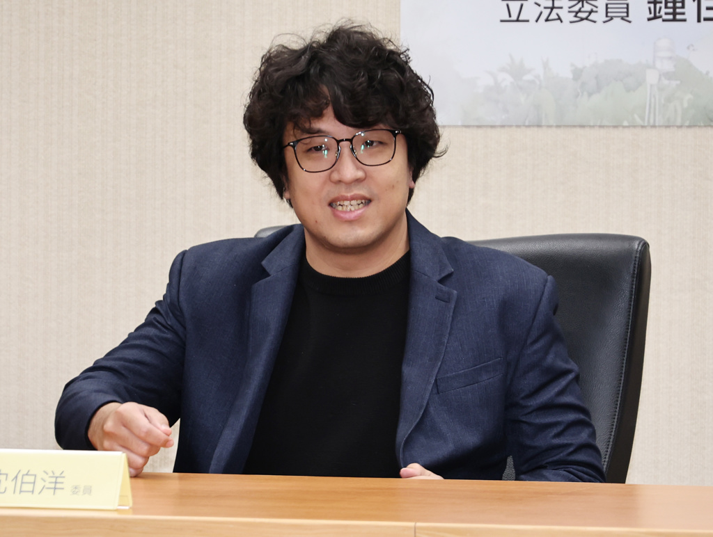 民进党“立委”沈伯洋。 民进党“立委”沈伯洋。