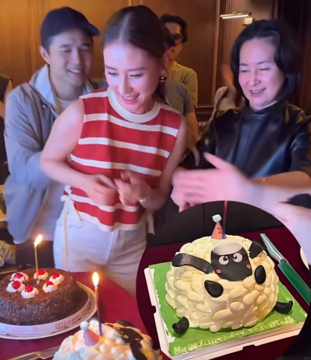二房的大家姐何超琼出席妹妹何超莲生日派对,姊妹情深。 二房的大家姐何超琼出席妹妹何超莲生日派对,姊妹情深。