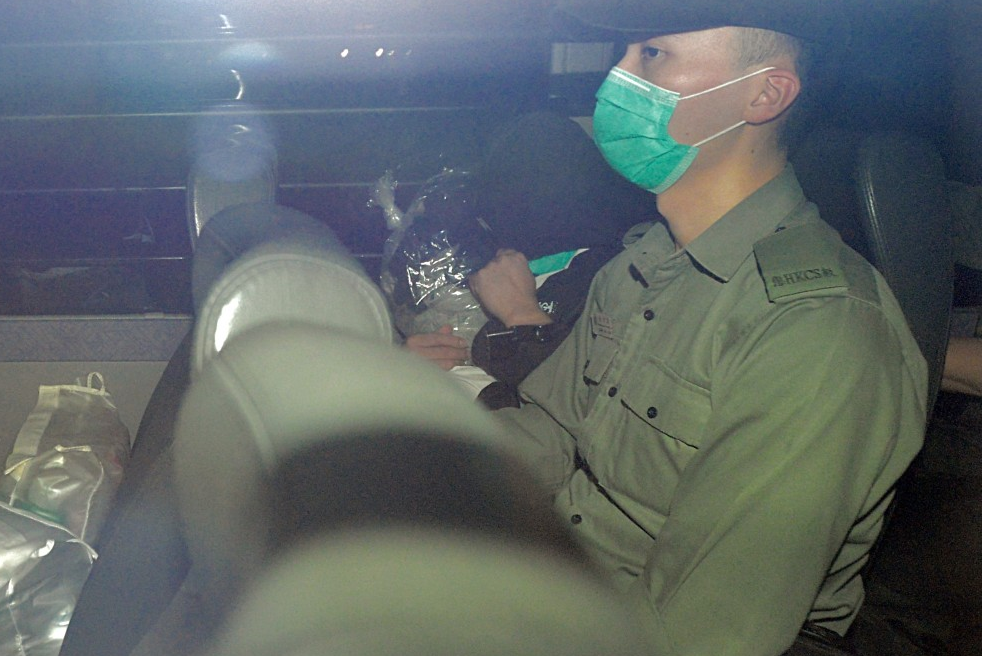 颜永周上庭后被带走。 颜永周上庭后被带走。